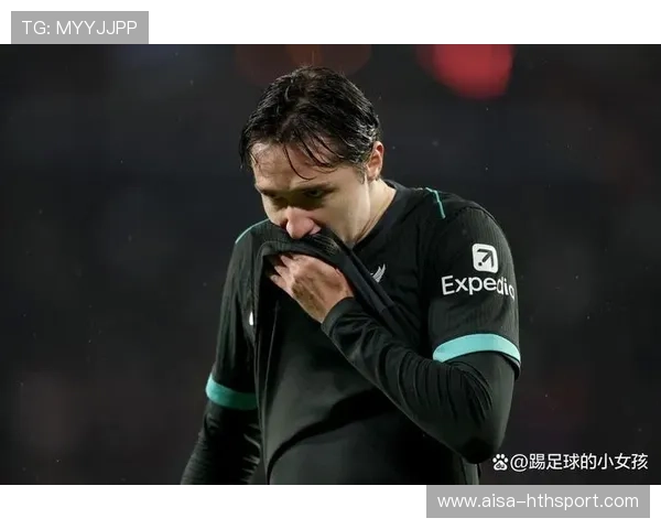 尤文后场直传连线基耶萨形成大范围突破的战术魅力