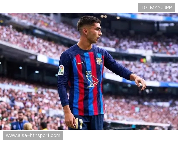 费兰托雷斯横向推进吸引多人防守,巴萨创造二次攻门机会